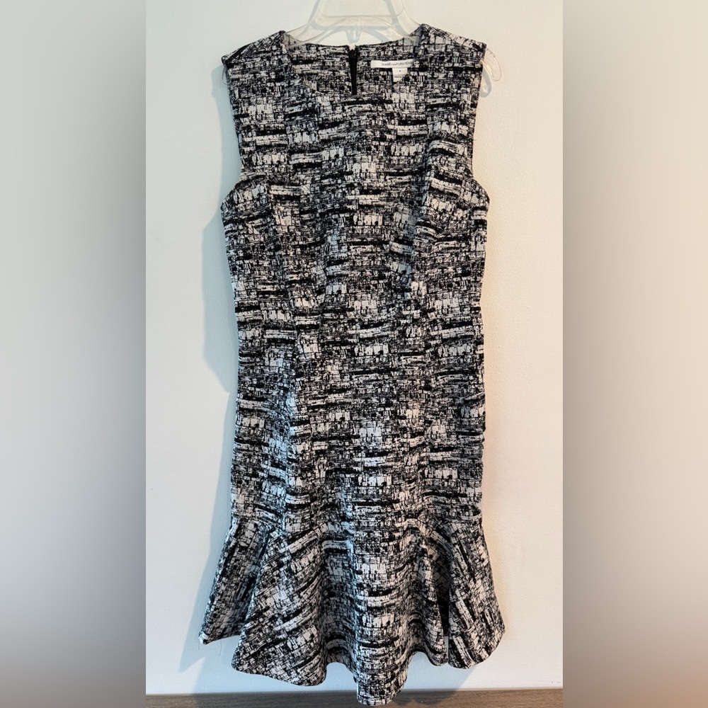 Diane von Furstenberg Jaelyn cotton Flare Hem Black/White Print Dres. Size 4